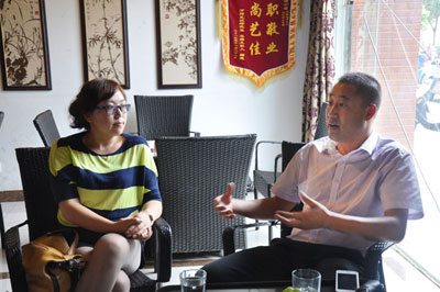 学校领导与居立方负责人进行交流