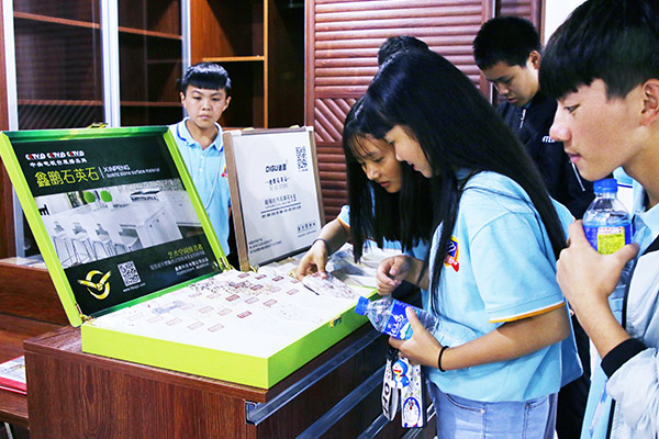 ѧ���ڽ���ʵѵ���Ͽ�